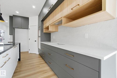 7603 92 Avenue, Edmonton, AB - Indoor Photo Showing Kitchen