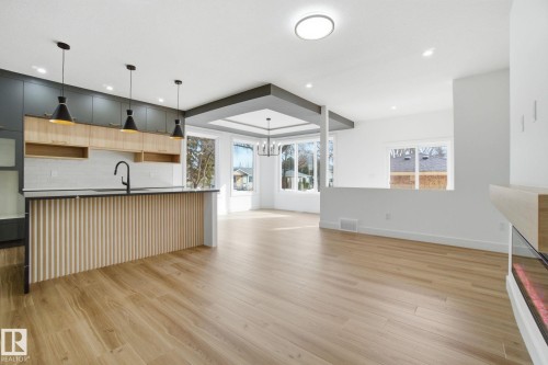 7603 92 Avenue, Edmonton, AB - Indoor Photo Showing Kitchen