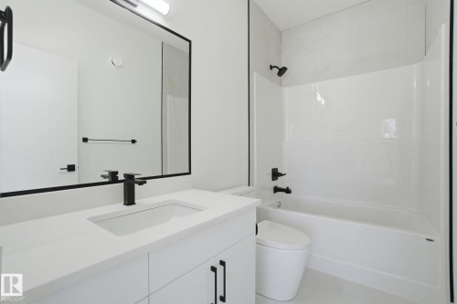 7603 92 Avenue, Edmonton, AB - Indoor Photo Showing Bathroom