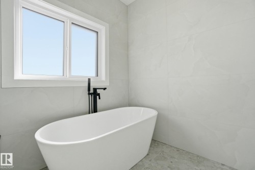 7603 92 Avenue, Edmonton, AB - Indoor Photo Showing Bathroom