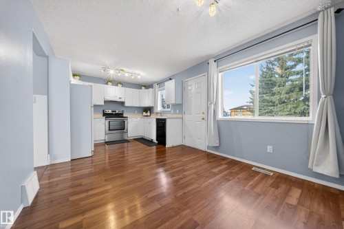 207 River Point(E), Edmonton, AB - Indoor Photo Showing Kitchen