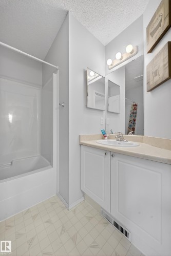 207 River Point(E), Edmonton, AB - Indoor Photo Showing Bathroom