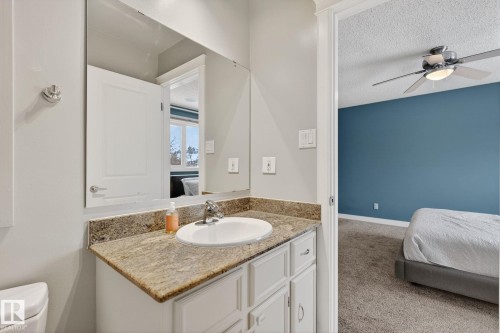 632 Wahstao Road, Edmonton, AB - Indoor Photo Showing Bathroom