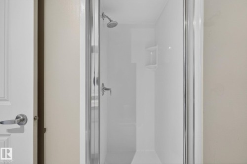 632 Wahstao Road, Edmonton, AB - Indoor Photo Showing Bathroom
