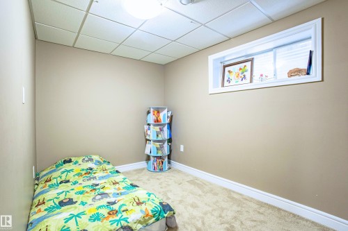 Bedroom with a drop ceiling and light carpet - 2224 Austin Way, Edmonton, AB - Indoor