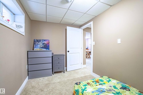 Bedroom with a drop ceiling and light colored carpet - 2224 Austin Way, Edmonton, AB - Indoor Photo Showing Bedroom