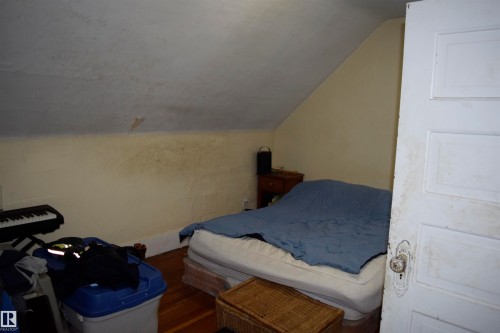 9551 106A Avenue, Edmonton, AB - Indoor Photo Showing Bedroom