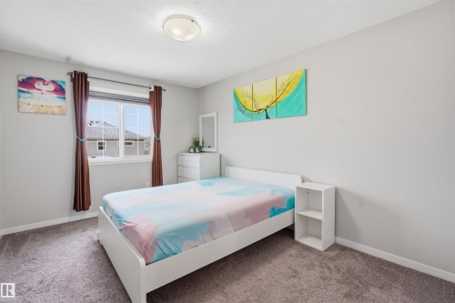 Bedroom featuring light carpet and baseboards - 5112 Andison Close, Edmonton, AB - Indoor Photo Showing Bedroom