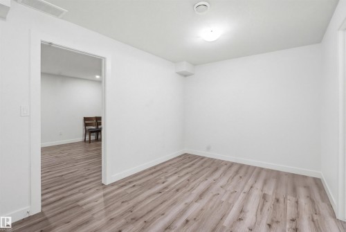 Unfurnished room featuring light wood-style flooring and baseboards - 5112 Andison Close, Edmonton, AB - Indoor Photo Showing Other Room