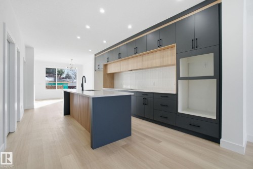 7605 92 Avenue, Edmonton, AB - Indoor Photo Showing Kitchen