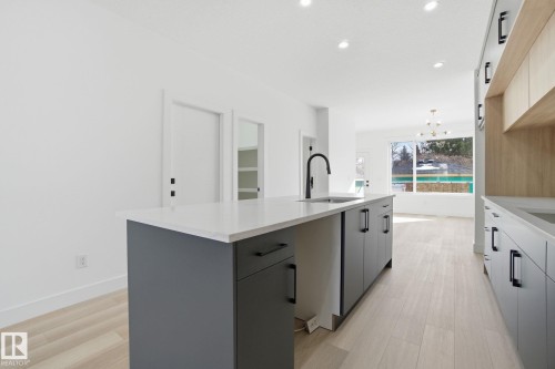 7605 92 Avenue, Edmonton, AB - Indoor Photo Showing Kitchen With Upgraded Kitchen