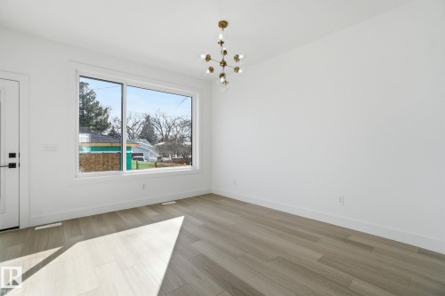 7605 92 Avenue, Edmonton, AB - Indoor Photo Showing Other Room