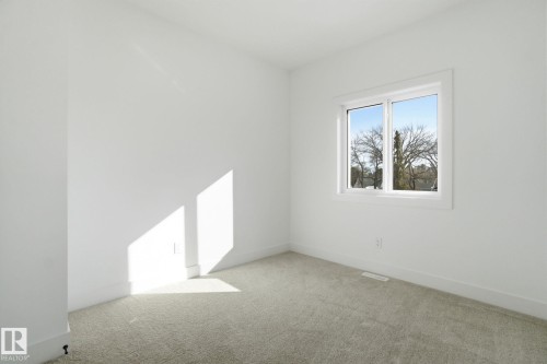7605 92 Avenue, Edmonton, AB - Indoor Photo Showing Other Room