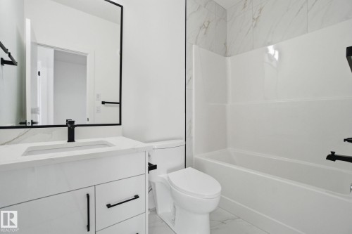7605 92 Avenue, Edmonton, AB - Indoor Photo Showing Bathroom
