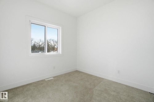 7605 92 Avenue, Edmonton, AB - Indoor Photo Showing Other Room
