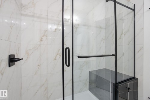 7605 92 Avenue, Edmonton, AB - Indoor Photo Showing Bathroom