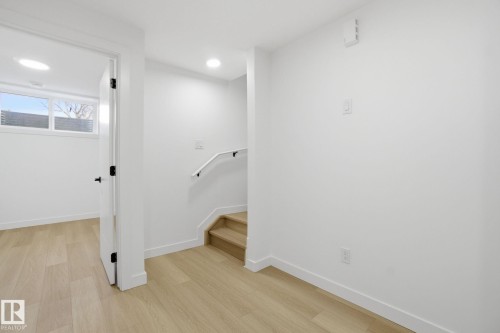 7605 92 Avenue, Edmonton, AB - Indoor Photo Showing Other Room