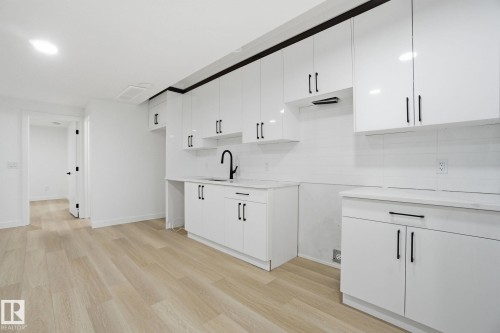 7605 92 Avenue, Edmonton, AB - Indoor Photo Showing Kitchen