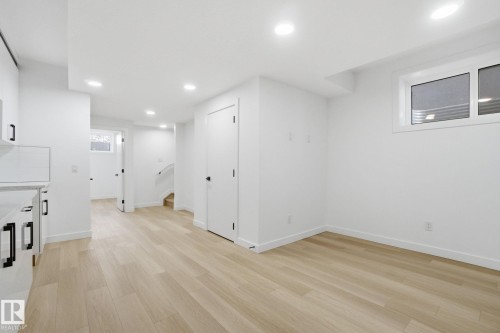 7605 92 Avenue, Edmonton, AB - Indoor Photo Showing Other Room