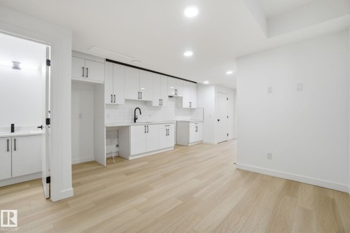 7605 92 Avenue, Edmonton, AB - Indoor Photo Showing Kitchen