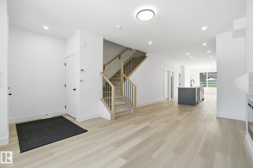 7605 92 Avenue, Edmonton, AB - Indoor