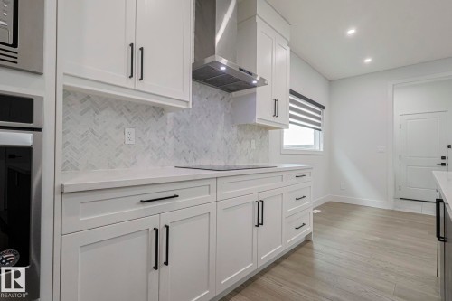 7446 Colonel Mewburn Road, Edmonton, AB - Indoor Photo Showing Kitchen