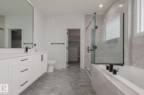 7446 Colonel Mewburn Road, Edmonton, AB - Indoor Photo Showing Bathroom