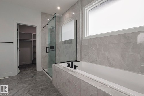 7446 Colonel Mewburn Road, Edmonton, AB - Indoor Photo Showing Bathroom