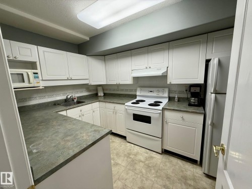 404 8315 83 Street, Edmonton, AB - Indoor Photo Showing Kitchen