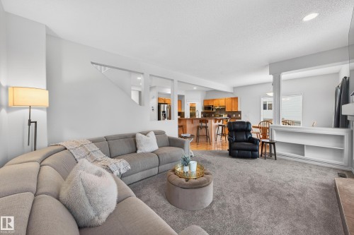 38 Embassy Place, St. Albert, AB - Indoor Photo Showing Living Room