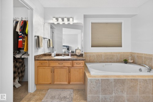 38 Embassy Place, St. Albert, AB - Indoor Photo Showing Bathroom