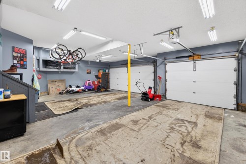 38 Embassy Place, St. Albert, AB - Indoor Photo Showing Garage