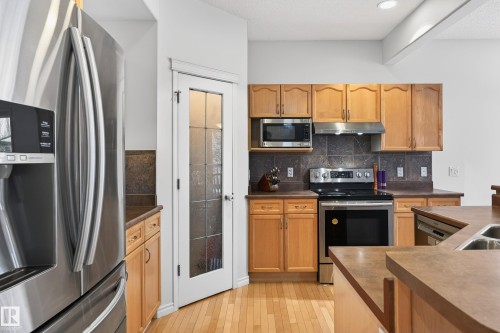 38 Embassy Place, St. Albert, AB - Indoor Photo Showing Kitchen