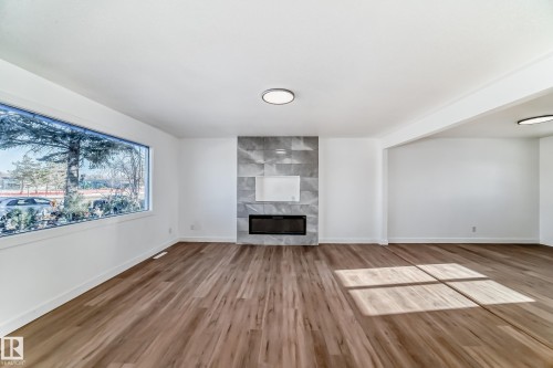 5919 144 Avenue, Edmonton, AB - Indoor Photo Showing Living Room