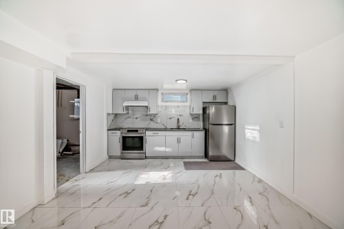 5919 144 Avenue, Edmonton, AB - Indoor Photo Showing Kitchen