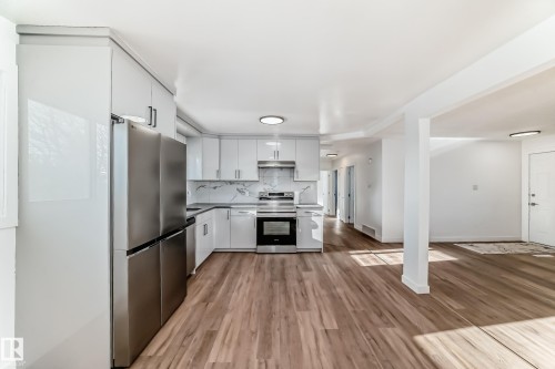5919 144 Avenue, Edmonton, AB - Indoor Photo Showing Kitchen