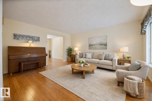 5 Loyola Place, St. Albert, AB - Indoor Photo Showing Living Room