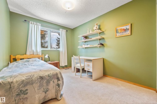 5 Loyola Place, St. Albert, AB - Indoor Photo Showing Bedroom