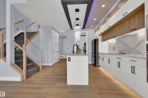 2020 155 Avenue, Edmonton, AB - Indoor Photo Showing Kitchen With Upgraded Kitchen