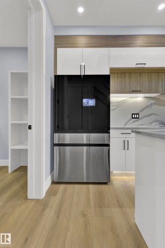 2020 155 Avenue, Edmonton, AB - Indoor Photo Showing Kitchen