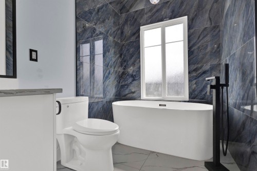 2020 155 Avenue, Edmonton, AB - Indoor Photo Showing Bathroom