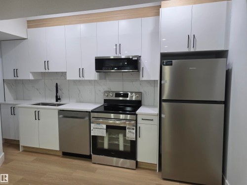 2020 155 Avenue, Edmonton, AB - Indoor Photo Showing Kitchen With Double Sink With Upgraded Kitchen