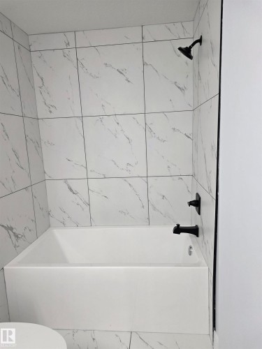 2020 155 Avenue, Edmonton, AB - Indoor Photo Showing Bathroom