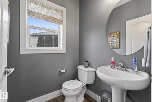 121 Galland Crescent, Edmonton, AB - Indoor Photo Showing Bathroom