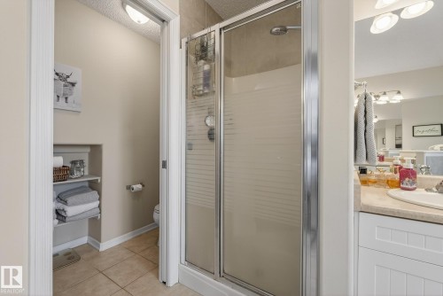 121 Galland Crescent, Edmonton, AB - Indoor Photo Showing Bathroom