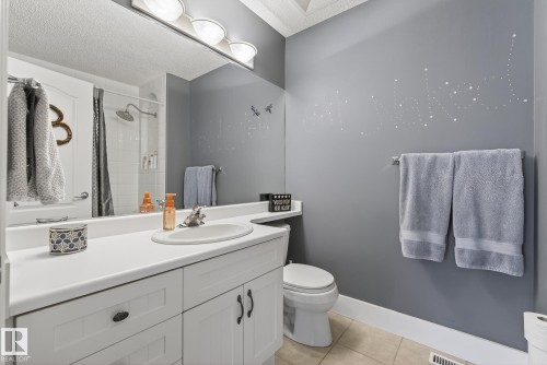 121 Galland Crescent, Edmonton, AB - Indoor Photo Showing Bathroom