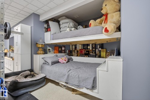 121 Galland Crescent, Edmonton, AB - Indoor Photo Showing Bedroom