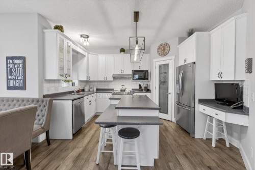 121 Galland Crescent, Edmonton, AB - Indoor Photo Showing Kitchen