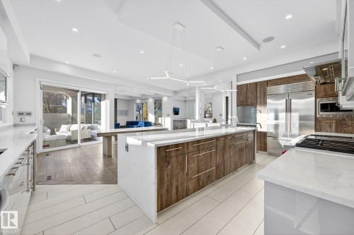 14643 92A Avenue, Edmonton, AB - Indoor Photo Showing Kitchen With Upgraded Kitchen