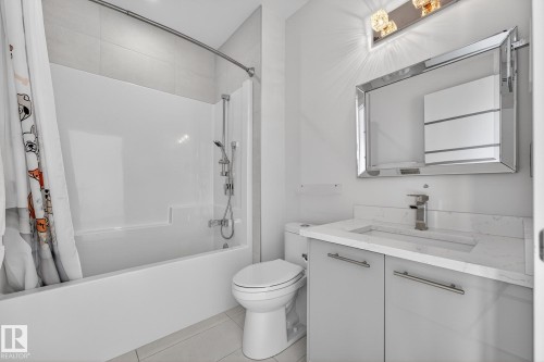 14643 92A Avenue, Edmonton, AB - Indoor Photo Showing Bathroom